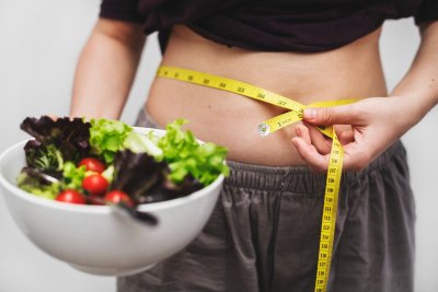 5 alledaagse gewoontes die je stiekem dikker maken