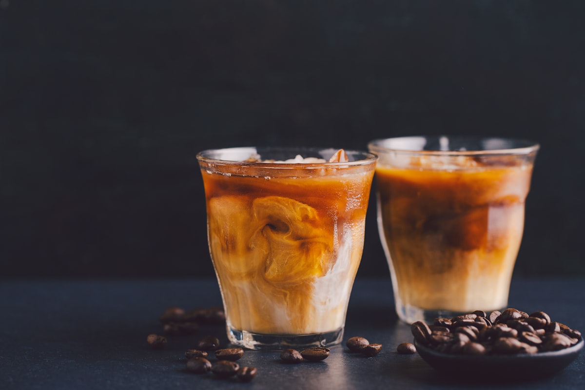 Dit is de koffietrend van 2026 en zo maak je dirty coffee zelf